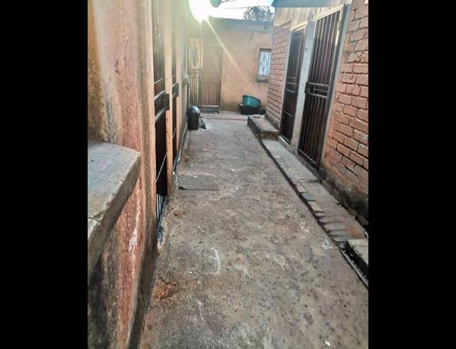 11 BEDROOM HOUSE FOR SALE IN ESSELEN PARK